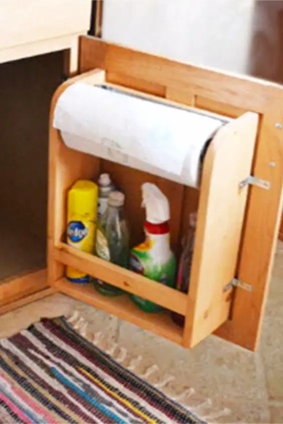 What a genius kitchen sink cabinet door organizer! #gettingorganized #organizationideasforthehome #getorganized #cleaninghacks #kitchenideas #kitchenorganization #cleaningtricks #organizedhome #diyideas #diyinspiration #organizingtips