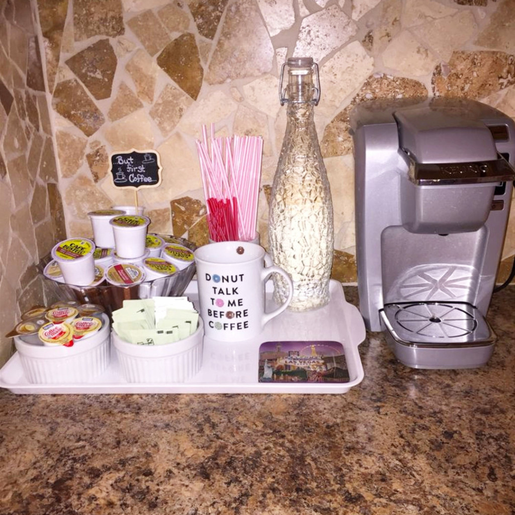 set up a small coffee bar on the kitchen counter #kitchenideas #diyroomdecor #homedecorideas #diyhomedecor #farmhousedecor #apartmentdecorating