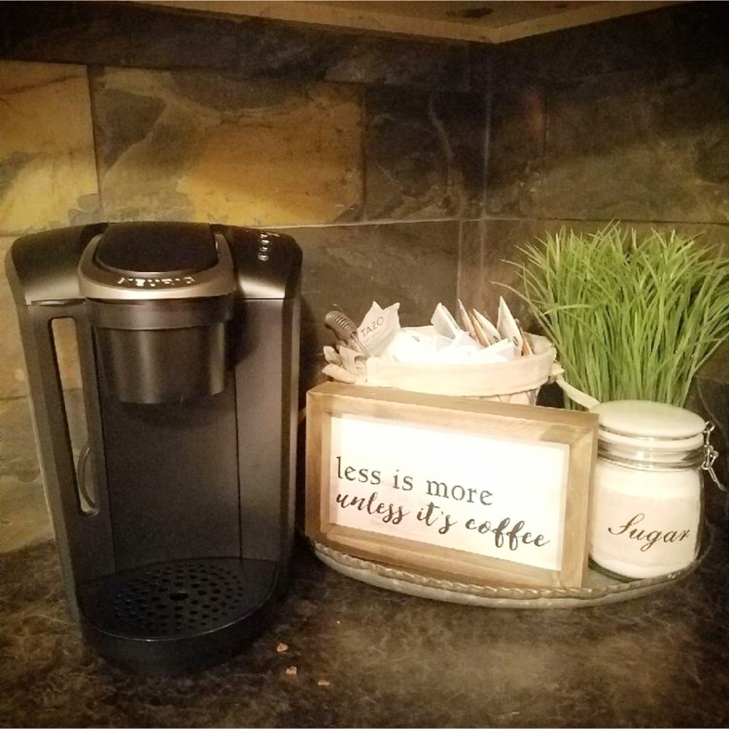 Love this ideas for a little coffee nook #kitchenideas #diyroomdecor #homedecorideas #diyhomedecor #farmhousedecor