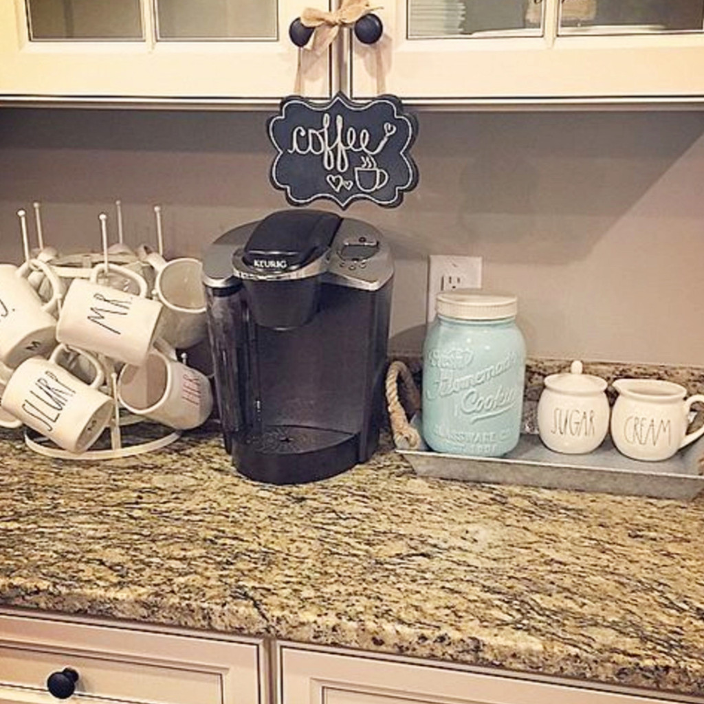 Pretty coffee area set up in the kitchen #kitchenideas #diyroomdecor #homedecorideas #diyhomedecor #farmhousedecor