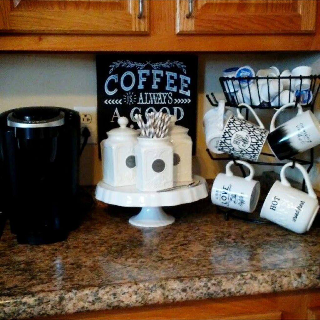 Small countertop kitchen coffee area #kitchenideas #diyroomdecor #homedecorideas #diyhomedecor #farmhousedecor