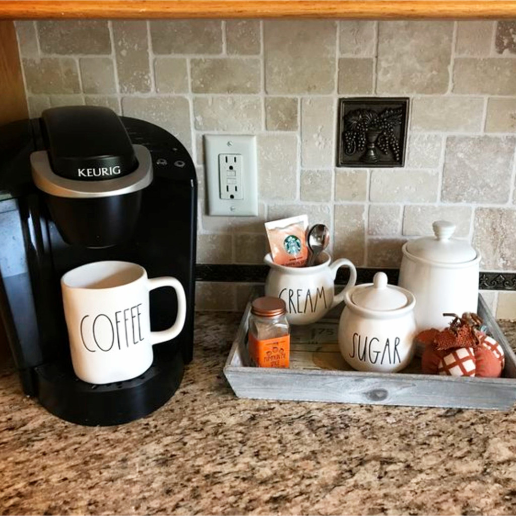 Coffee area in the kitchen #kitchenideas #diyroomdecor #homedecorideas #diyhomedecor #farmhousedecor