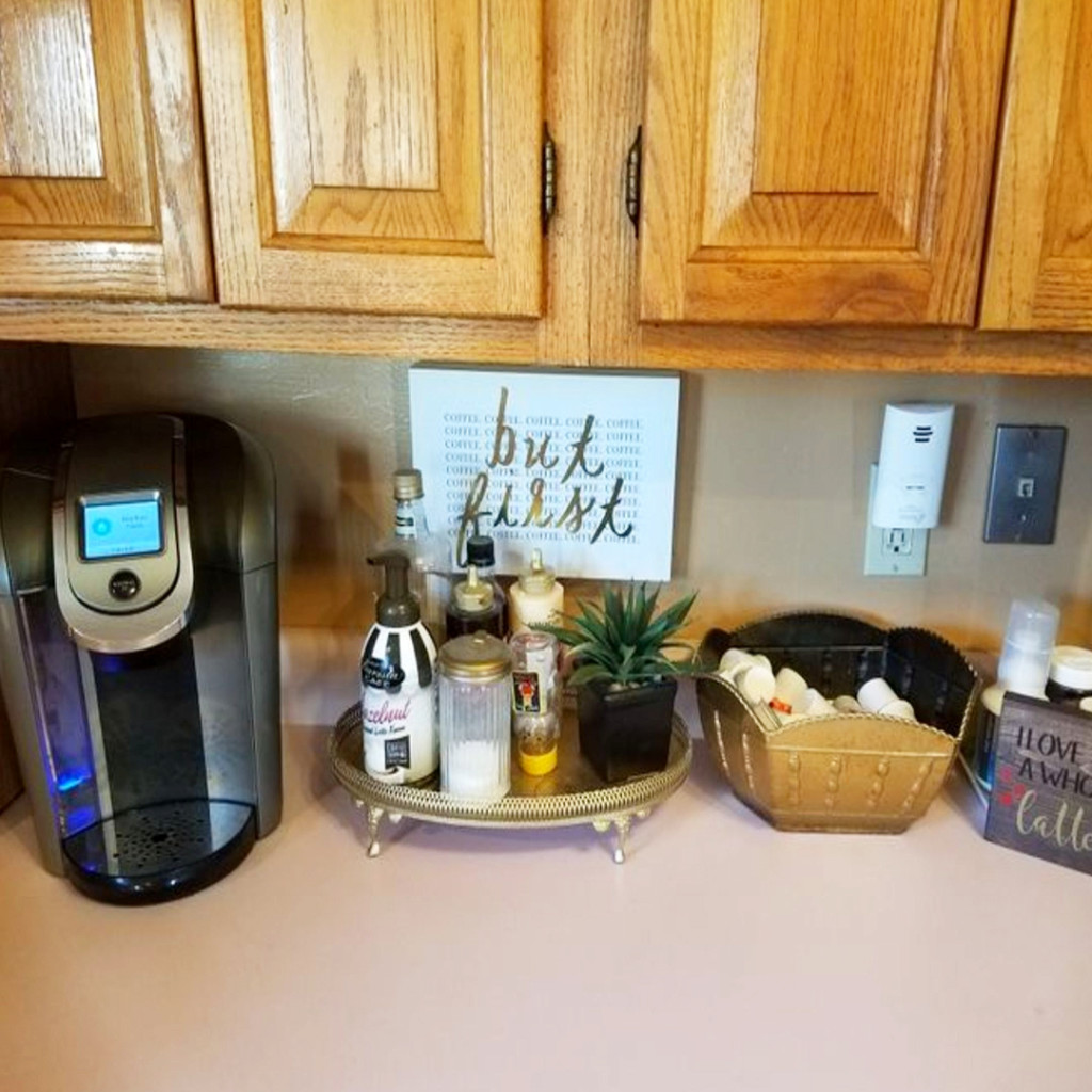 cute small coffee area on the counter #kitchenideas #diyroomdecor #homedecorideas #diyhomedecor #farmhousedecor