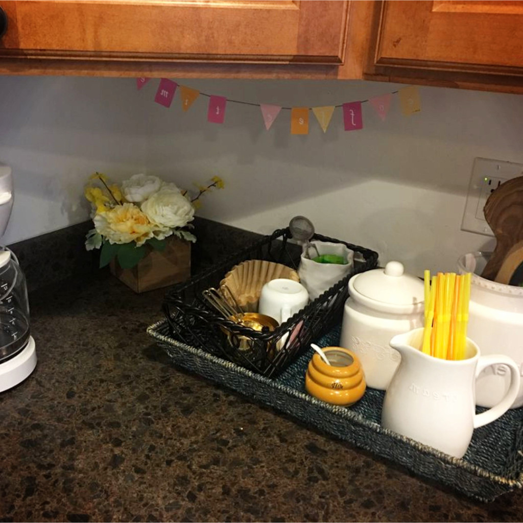 Kitchen coffee area ideas - #kitchenideas #diyroomdecor #homedecorideas #diyhomedecor #farmhousedecor