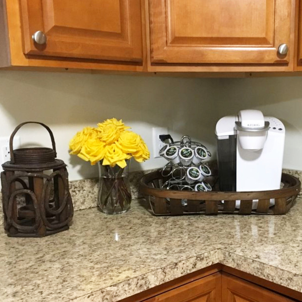 Small counter corner coffee area ideas #kitchenideas #diyroomdecor #homedecorideas #diyhomedecor #farmhousedecor #apartmentdecoratingideas