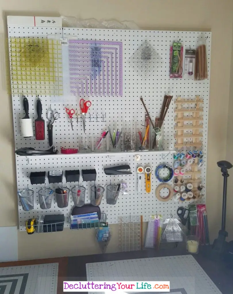 Small Craft Rooms Storage Solutions - Craft Room Organizing Ideas #gettingorganized #goals #organizationideasforthehome