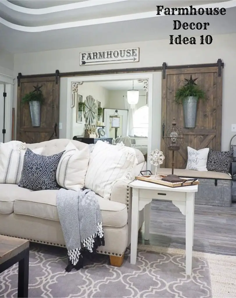 Rustic farmhouse living room decorating idea - Clutter-free Farmhouse Decor Ideas #farmhousedecorating #rusticfarmhouse #diydecor #homedecorideas #diyhomedecor #farmhousestyle #farmhousedecorideas #decoratingideas #kitchenideas #livingroomideas #bedroomideas #bathroomideas #laundryroomideas