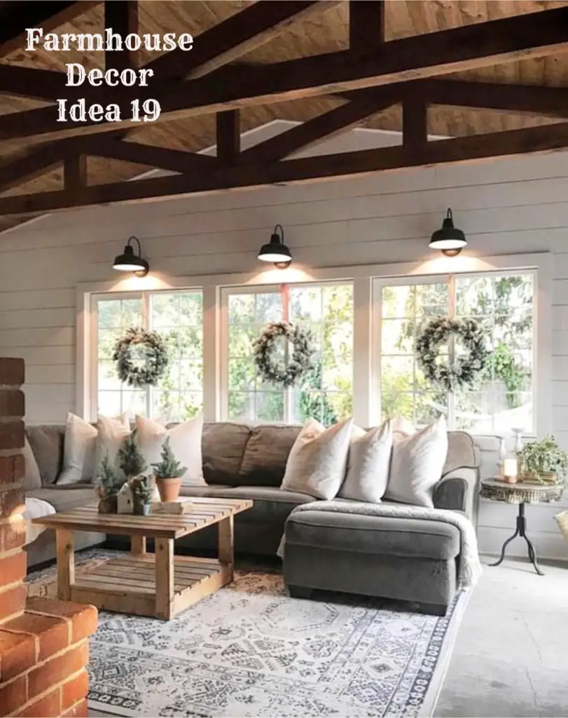 Modern farmhouse living room decor idea - Clutter-free Farmhouse Decor Ideas #farmhousedecorating #rusticfarmhouse #diydecor #homedecorideas #diyhomedecor #farmhousestyle #farmhousedecorideas #decoratingideas #kitchenideas #livingroomideas #bedroomideas #bathroomideas #laundryroomideas