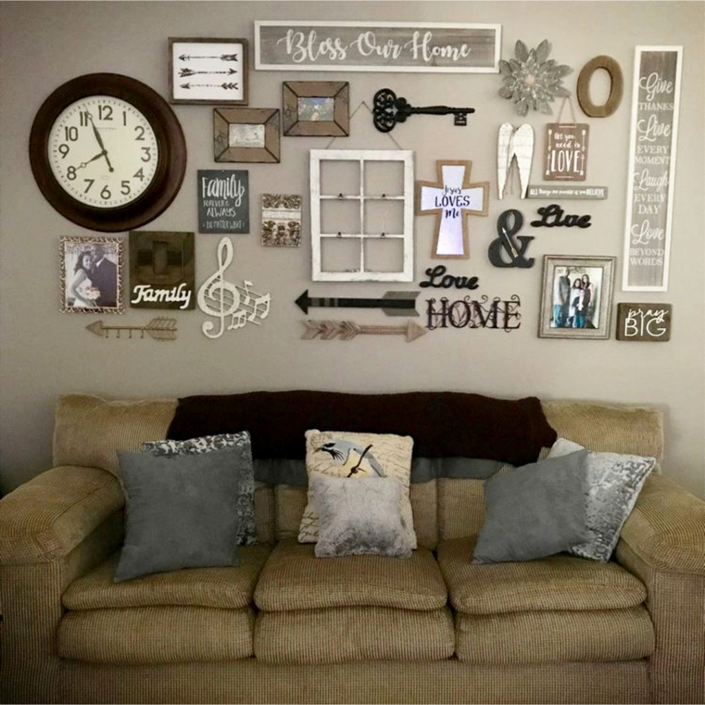 Gallery wall ideas and DIY accent wall design ideas #gallerywallideas #decoratingideas #livingroomideas #diyhomedecor #homedecorideas