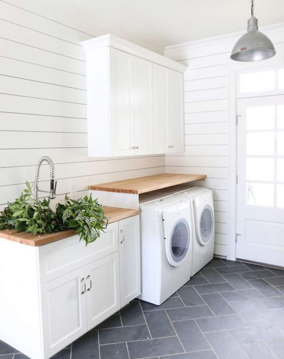 Modern Farmhouse Laundry Room #laundryroomideas #farmhousedecor #homedecorideas #diyhomedecor #farmhousestyle #farmhouse