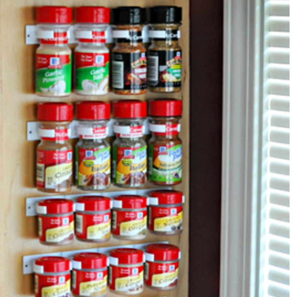 Small Kitchen Organization Hacks - How to Organize a Small Kitchen with No Pantry #smallkitchenorganization #nopantry #nopantrysolutions #kitchenorganization #gettingorganized #organizationideasforthehome #storagesolutions #diystorageideas