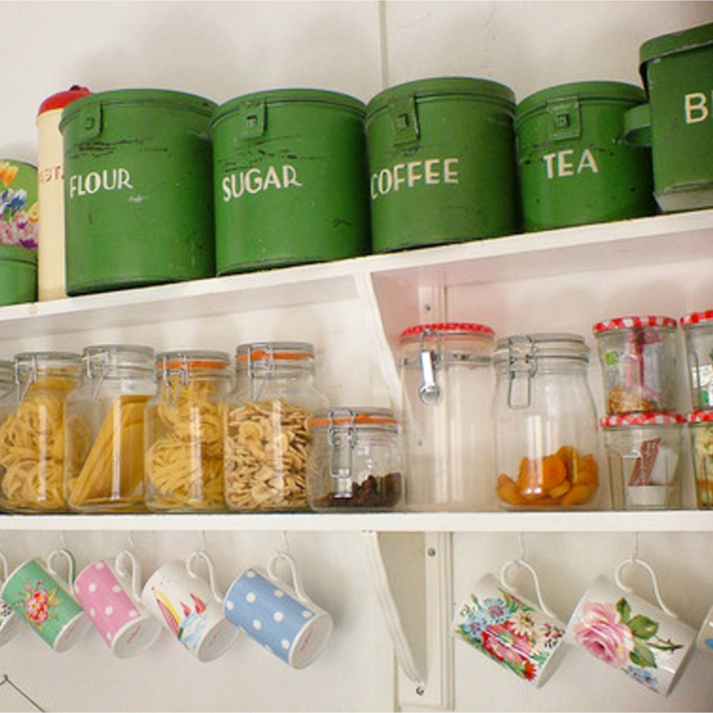 Small Kitchen Organization Hacks - How to Organize a Small Kitchen with No Pantry #smallkitchenorganization #nopantry #nopantrysolutions #kitchenorganization #gettingorganized #organizationideasforthehome #storagesolutions #diystorageideas