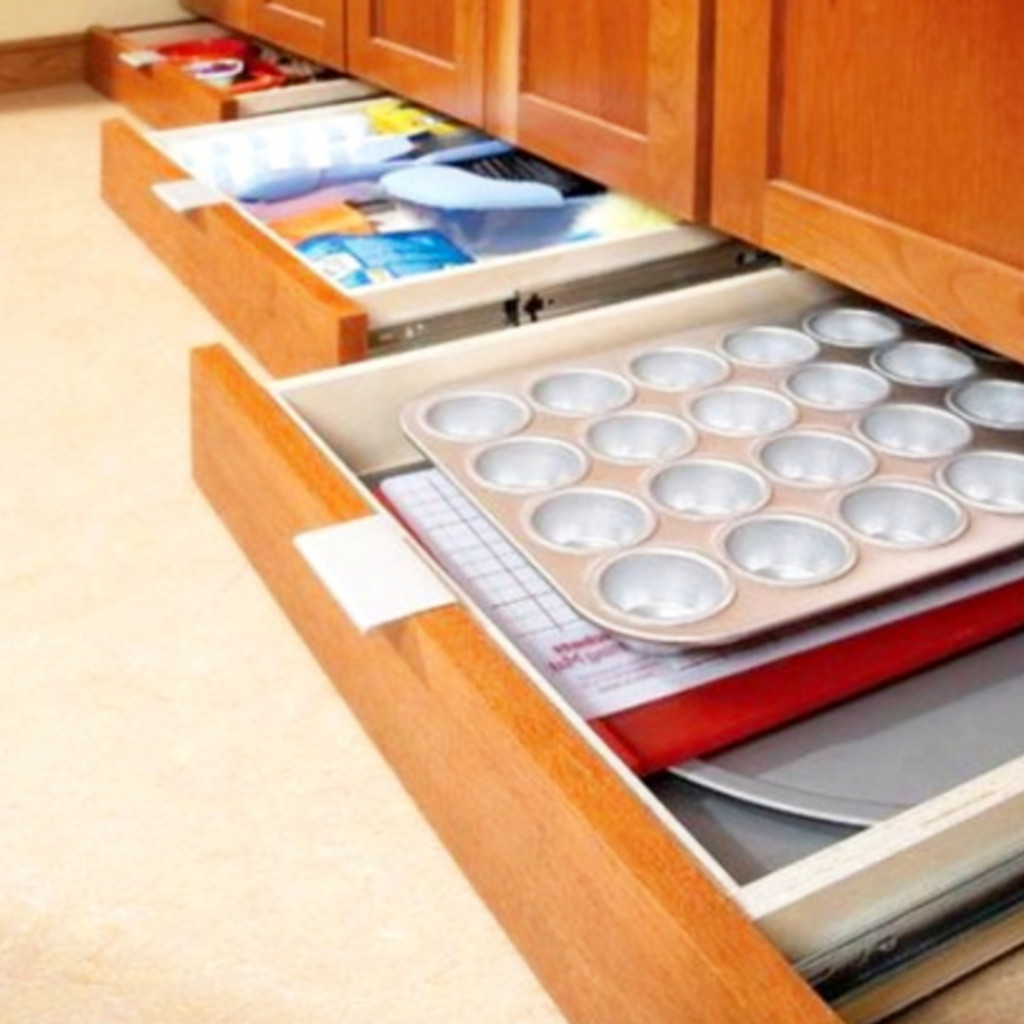 Small Kitchen Organization Hacks - How to Organize a Small Kitchen with No Pantry #smallkitchenorganization #nopantry #nopantrysolutions #kitchenorganization #gettingorganized #organizationideasforthehome #storagesolutions #diystorageideas