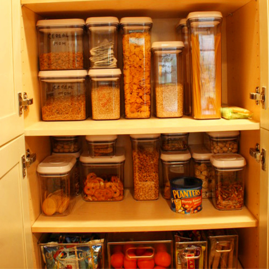 Small Kitchen Organization Hacks - How to Organize a Small Kitchen with No Pantry #smallkitchenorganization #nopantry #nopantrysolutions #kitchenorganization #gettingorganized #organizationideasforthehome #storagesolutions #diystorageideas