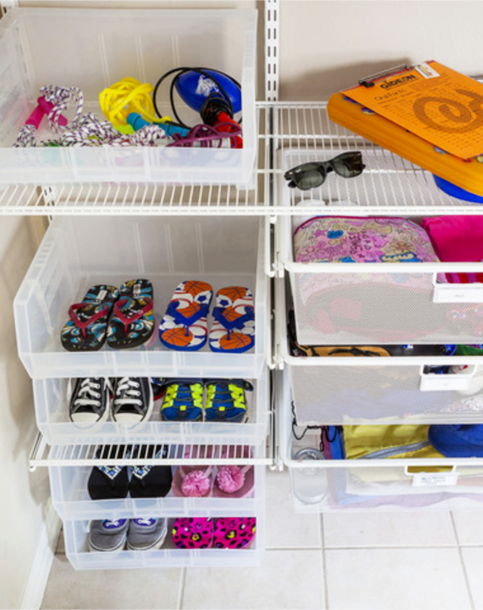 Drop Zone Ideas - How to make a family drop zone and get organized at home - #organizationideasforthehome #gettingorganized #momhacks #dropzone