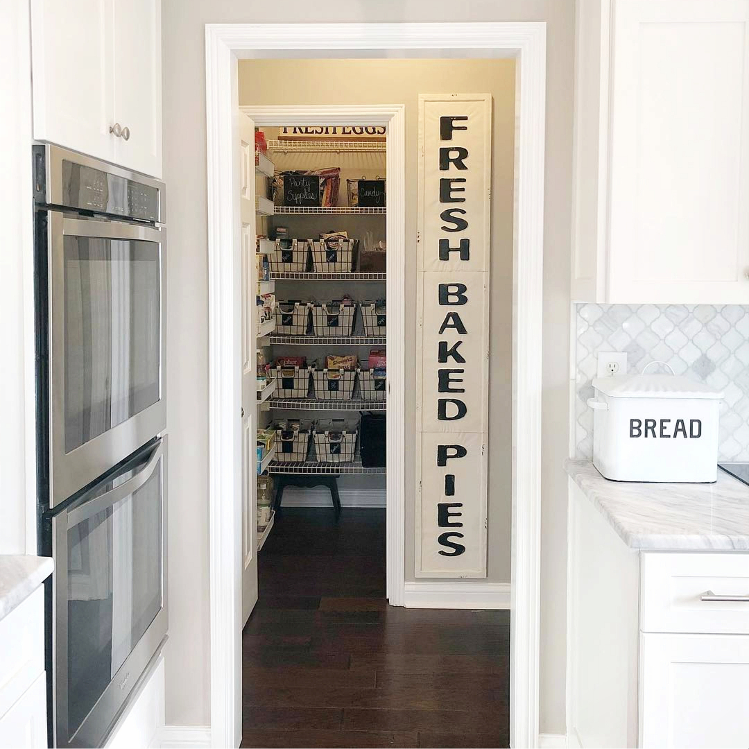 Farmhouse Pantry Ideas - Farmhouse style kitchen and pantry - pantry organization ideas