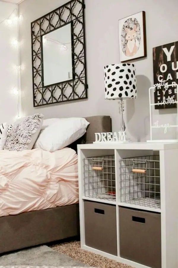 Small bedroom organization and storage ideas on a budget - Small Bedroom Storage Ideas - Creative Storage Ideas for Small Bedrooms #gettingorganized