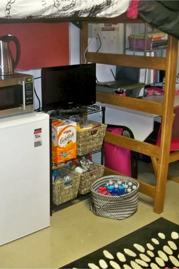 Organizing with baskets - dorm room