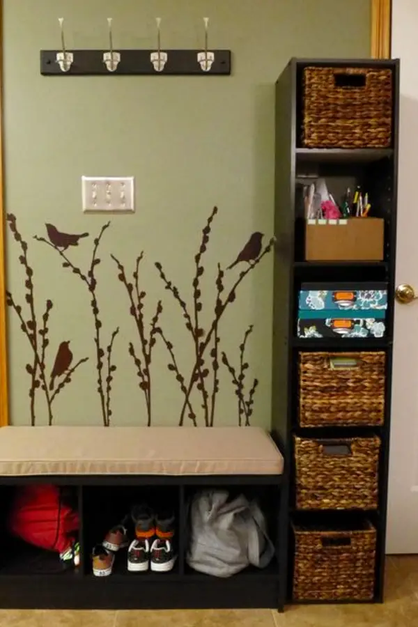 Organizing with baskets - foyer entryway